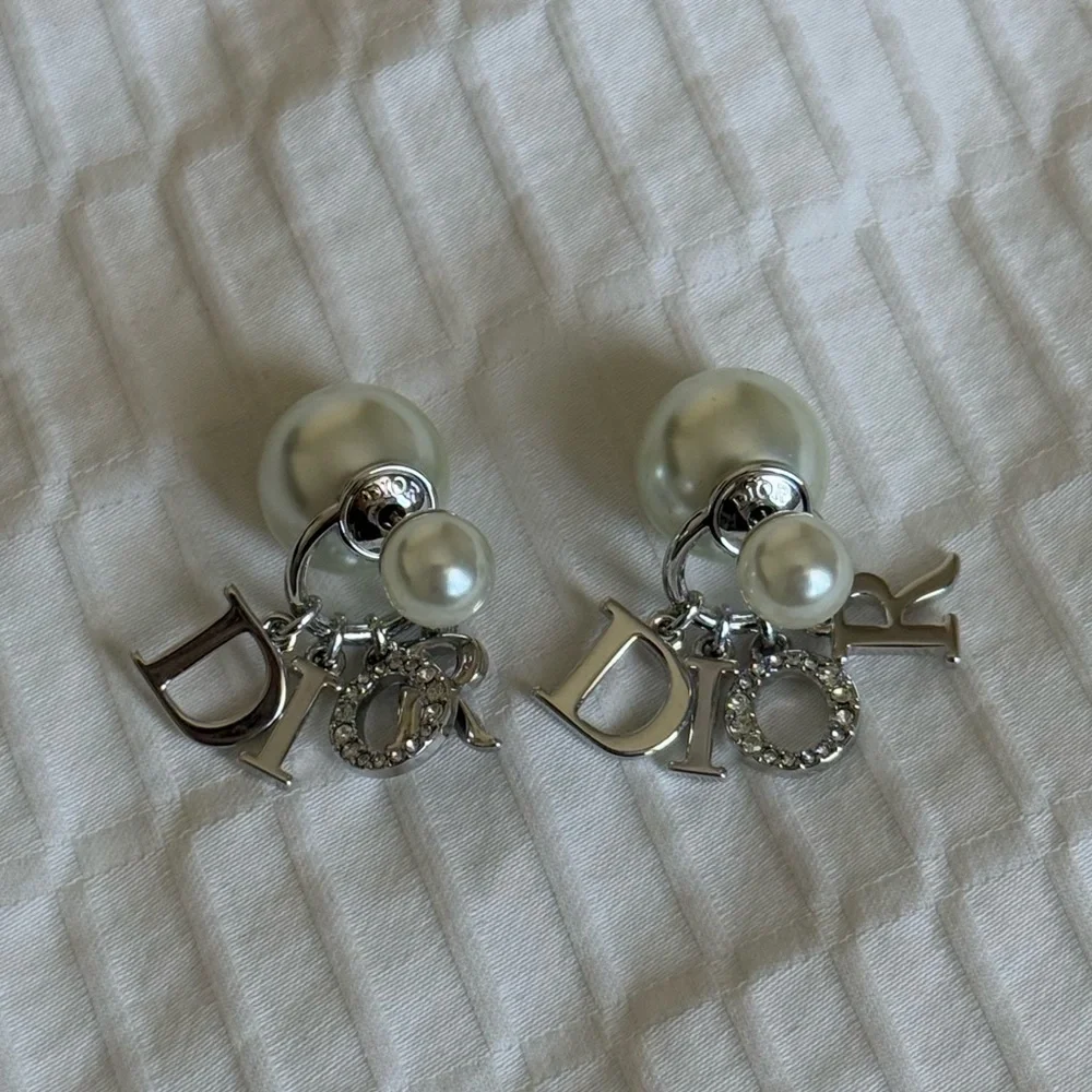 Dior Silver Tribales Pearl Earrings - Picture 5 of 5